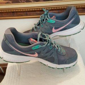 Nike Revolution Women's Sneakers